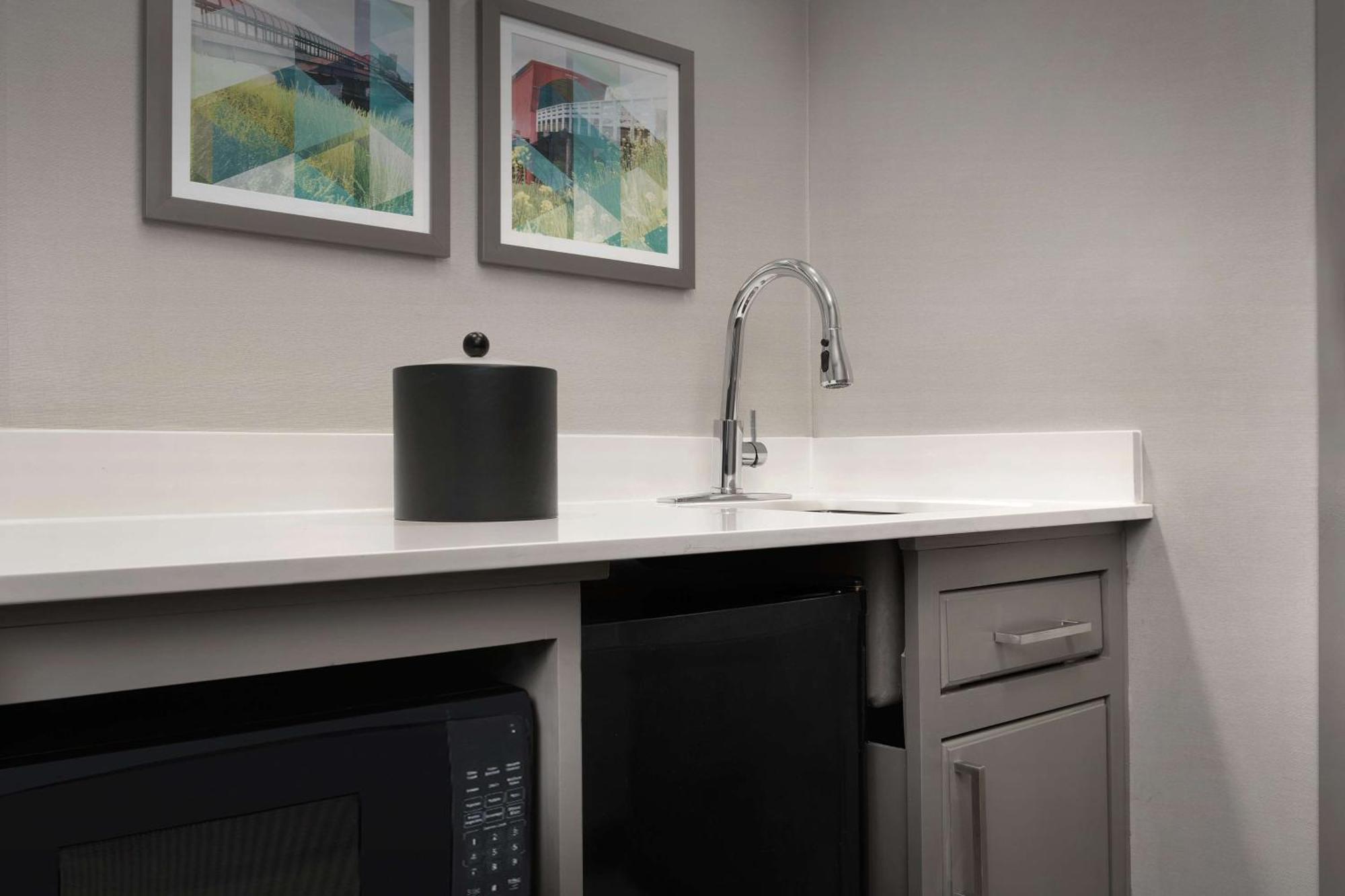 Hampton Inn Waterloo Εξωτερικό φωτογραφία