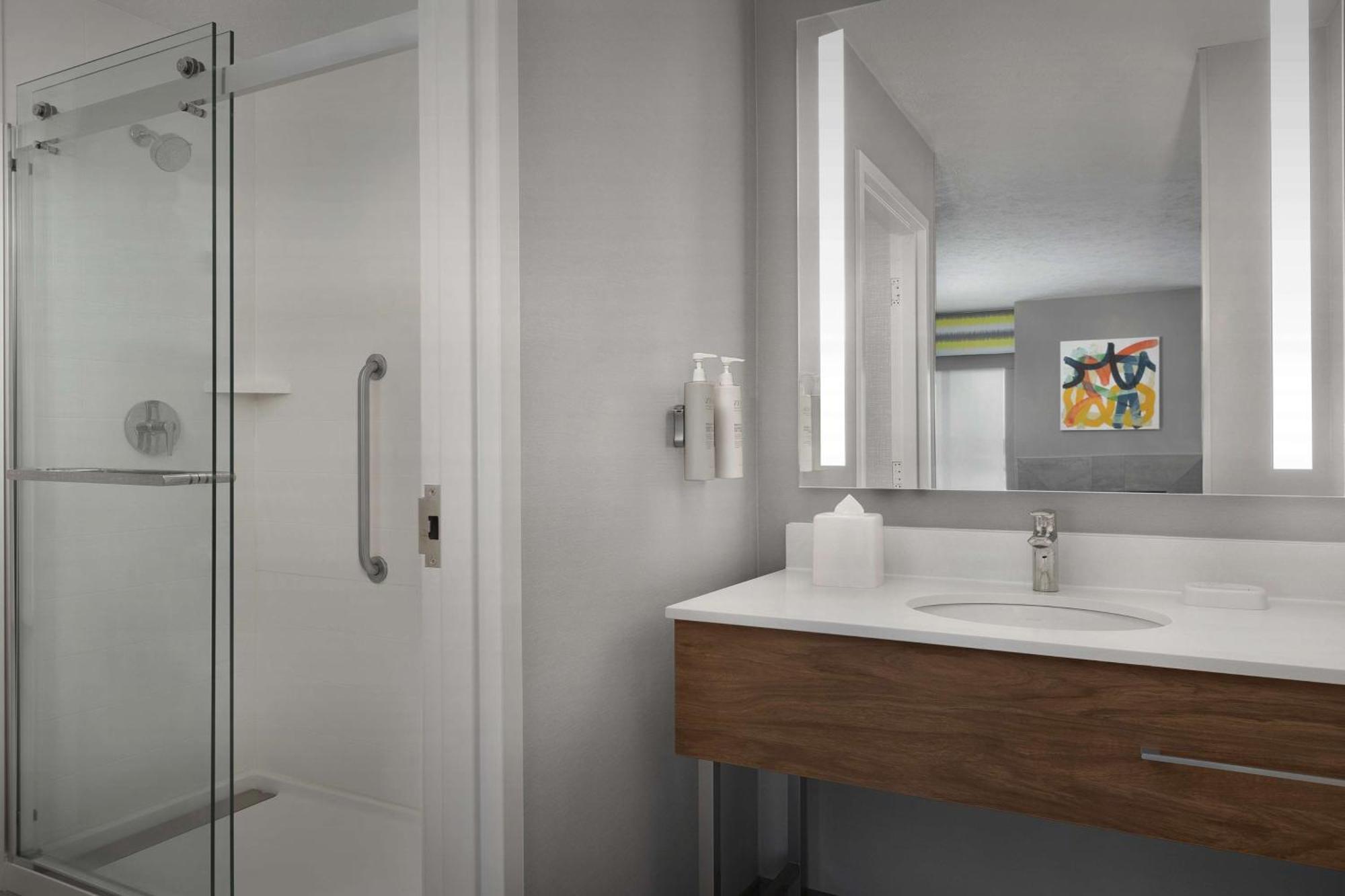 Hampton Inn Waterloo Εξωτερικό φωτογραφία