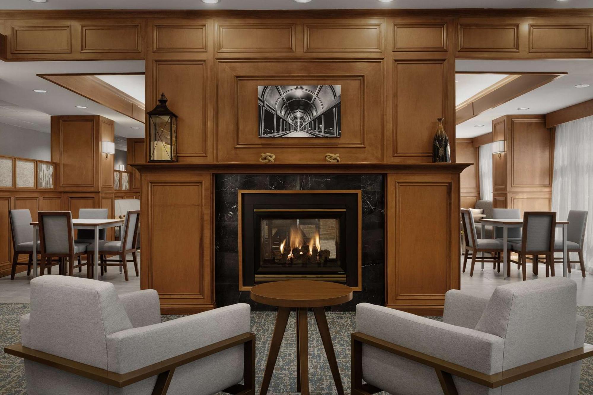 Hampton Inn Waterloo Εξωτερικό φωτογραφία