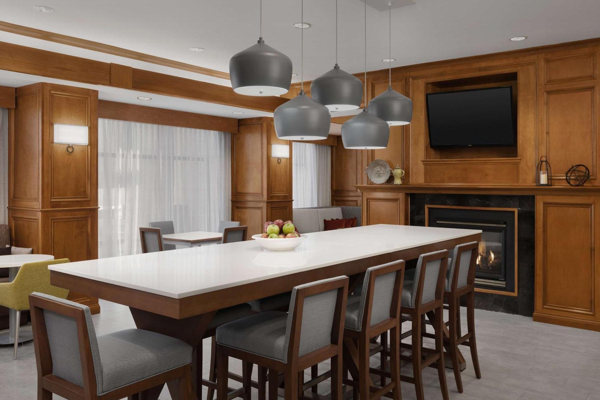 Hampton Inn Waterloo Εξωτερικό φωτογραφία