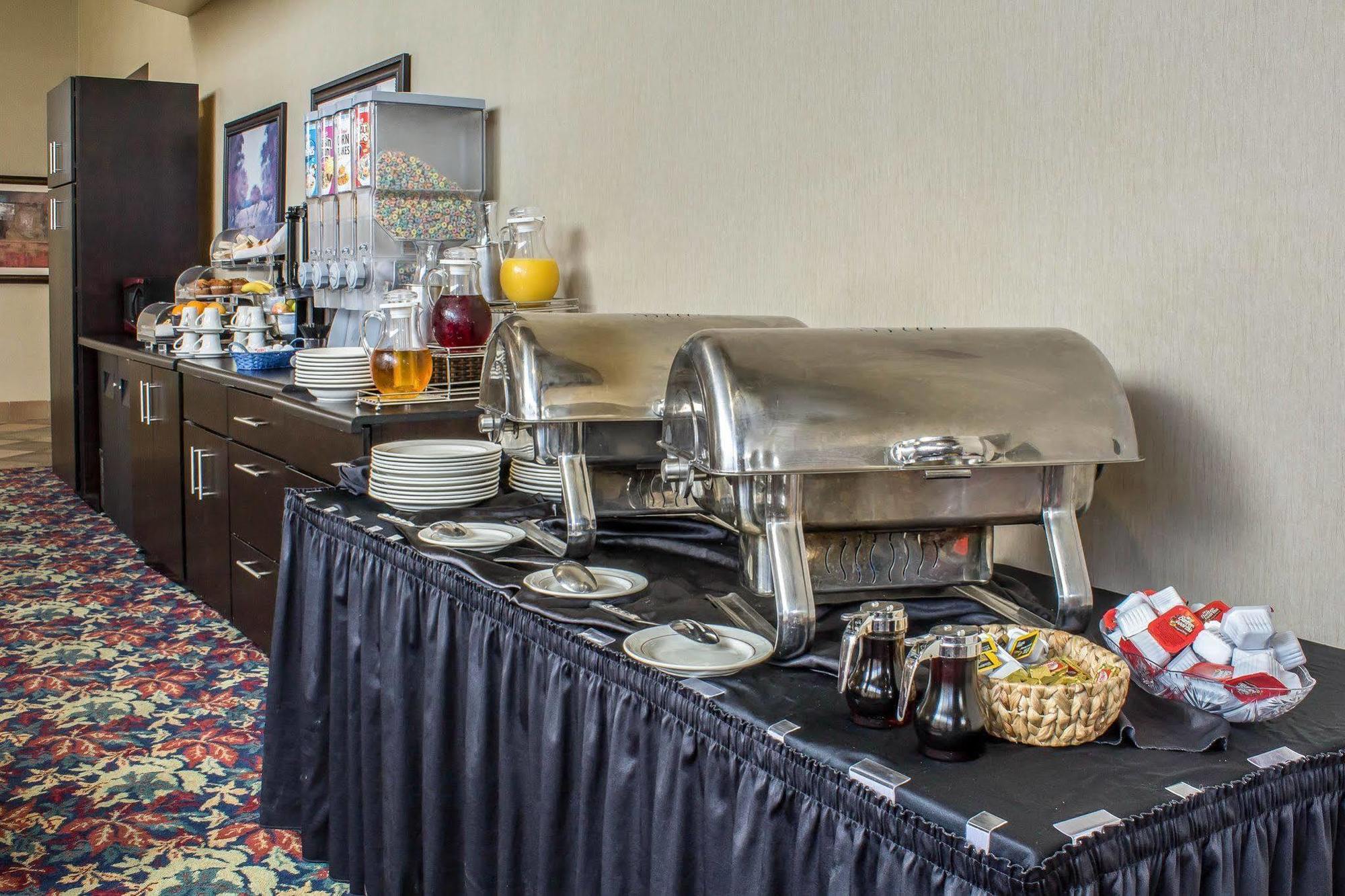 Hampton Inn Waterloo Εξωτερικό φωτογραφία